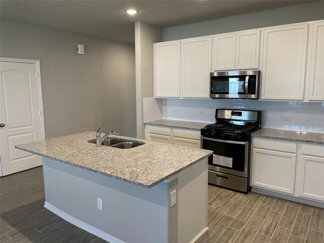 Building Photo - 24810 Sierra Laurel Ln