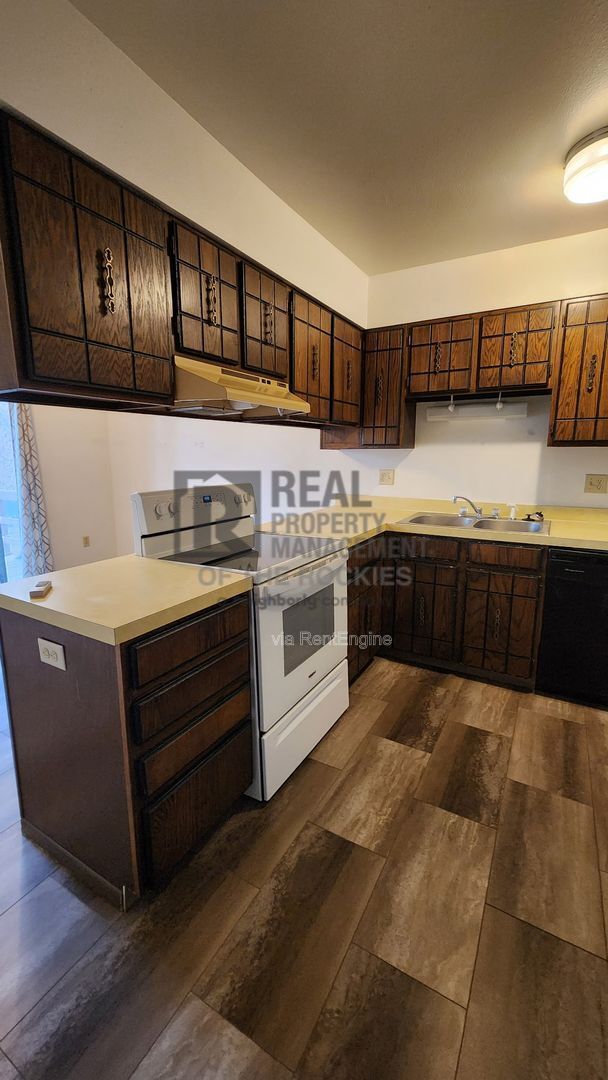 Building Photo - 5301 E 12th St