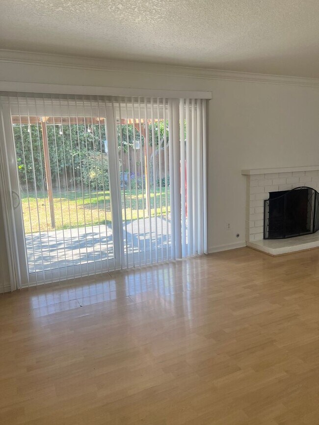 Building Photo - Welcome to the East Whittier 3 Bedroom House.