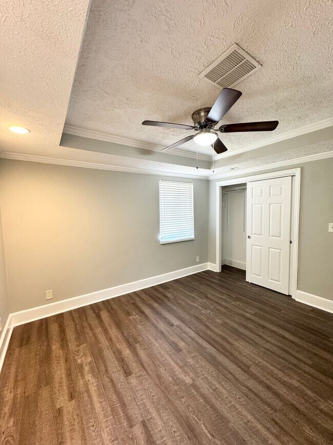 Building Photo - ** 4 Bed 2 Bath located in Morningview ** Call 334-366-9198 to schedule a self tour