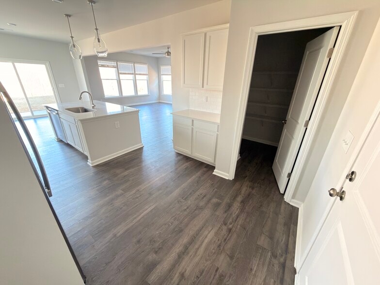 Building Photo - 109 Gervais Cir