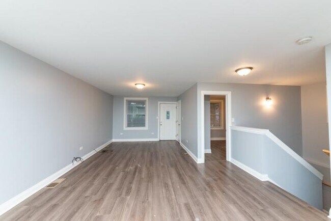 Building Photo - 4 bedroom in Lansing IL 60438