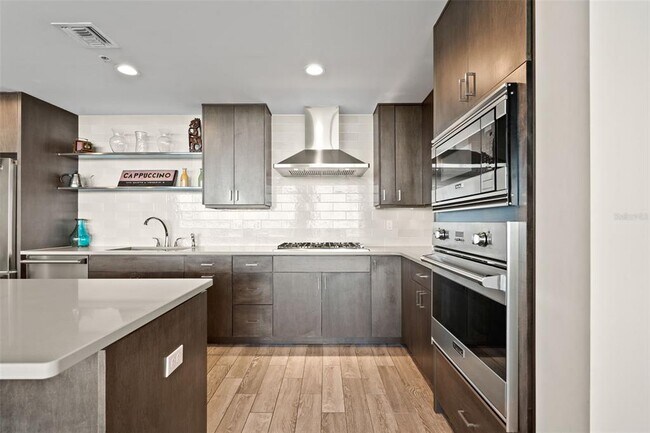 Building Photo - 176 4th Ave NE