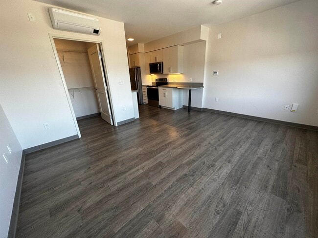 Building Photo - 409 Elm St