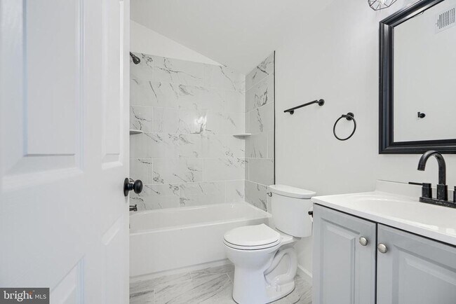 Building Photo - 7 S Carrollton Ave