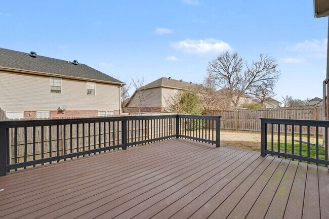 Building Photo - Spacious 3-Bed Duplex in Bentonville with Granite Elegance – Your Ideal Home Awaits!