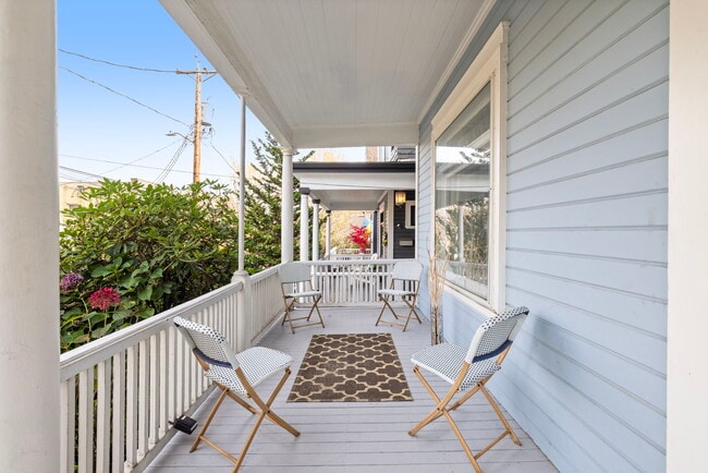 Front porch - 2338 NW Hoyt St