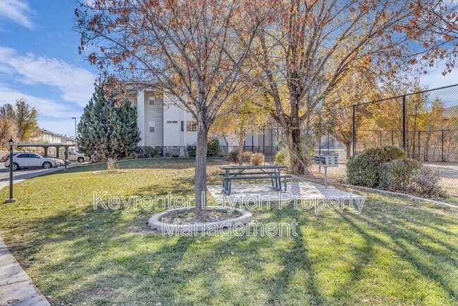 Building Photo - 490 E 700 S