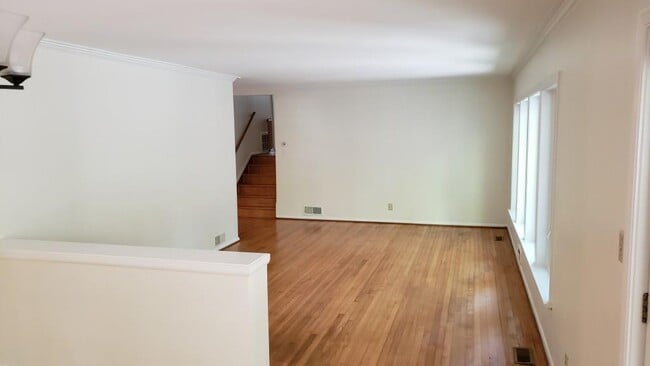 Building Photo - 3857 Land O Lakes Dr NE