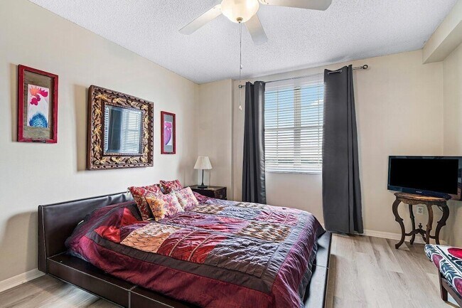 Building Photo - 616 Clearwater Park Rd