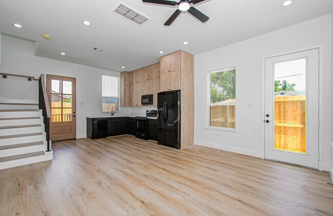 Building Photo - 1308 Tarley St