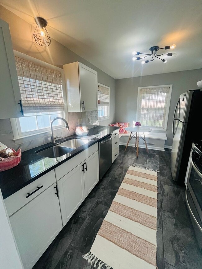 Building Photo - The Pines Place now Available - Cottage li...