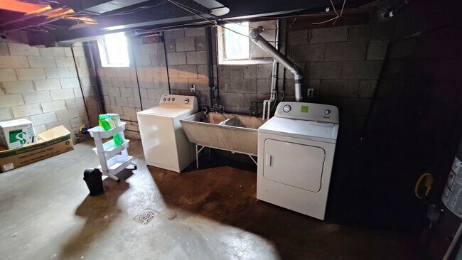 Building Photo - *Updated 1BD/1BA Apartment Available in Br...