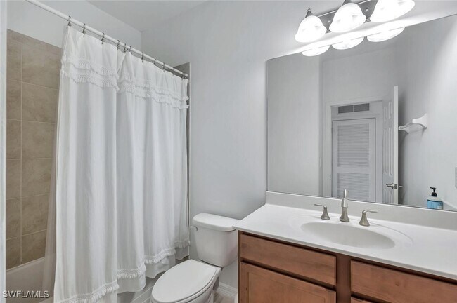 Building Photo - 10824 Alvara Way