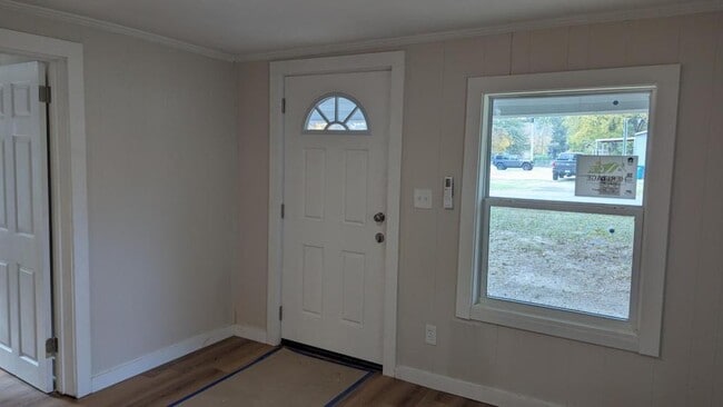 Building Photo - 209 S Center St