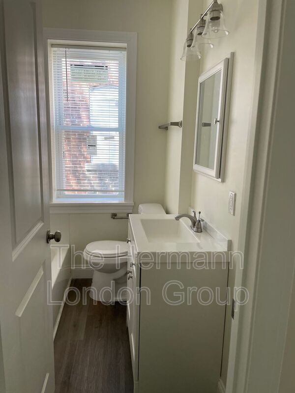 Building Photo - 4544 Flad Ave