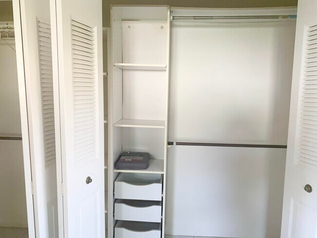 Building Photo - 315 Camden M