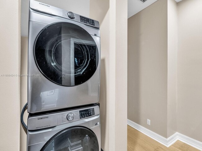 Building Photo - 2249 NE 9th Ave