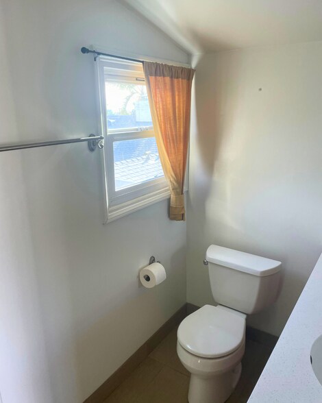 Building Photo - 502 S Clementine St