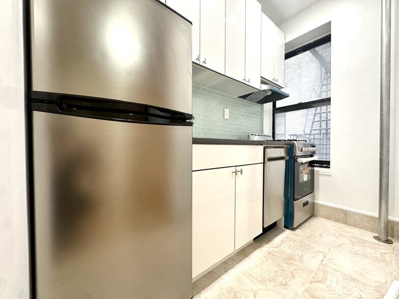 Building Photo - 610 W 150th St