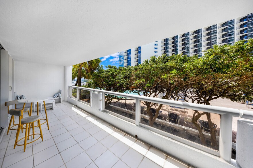 Building Photo - 1717 N Bayshore Dr
