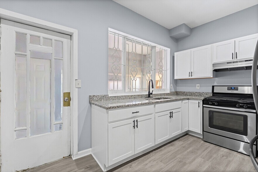 Building Photo - 3024 Auchentoroly Ter