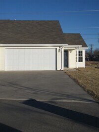 Building Photo - 2400 Walden Ln