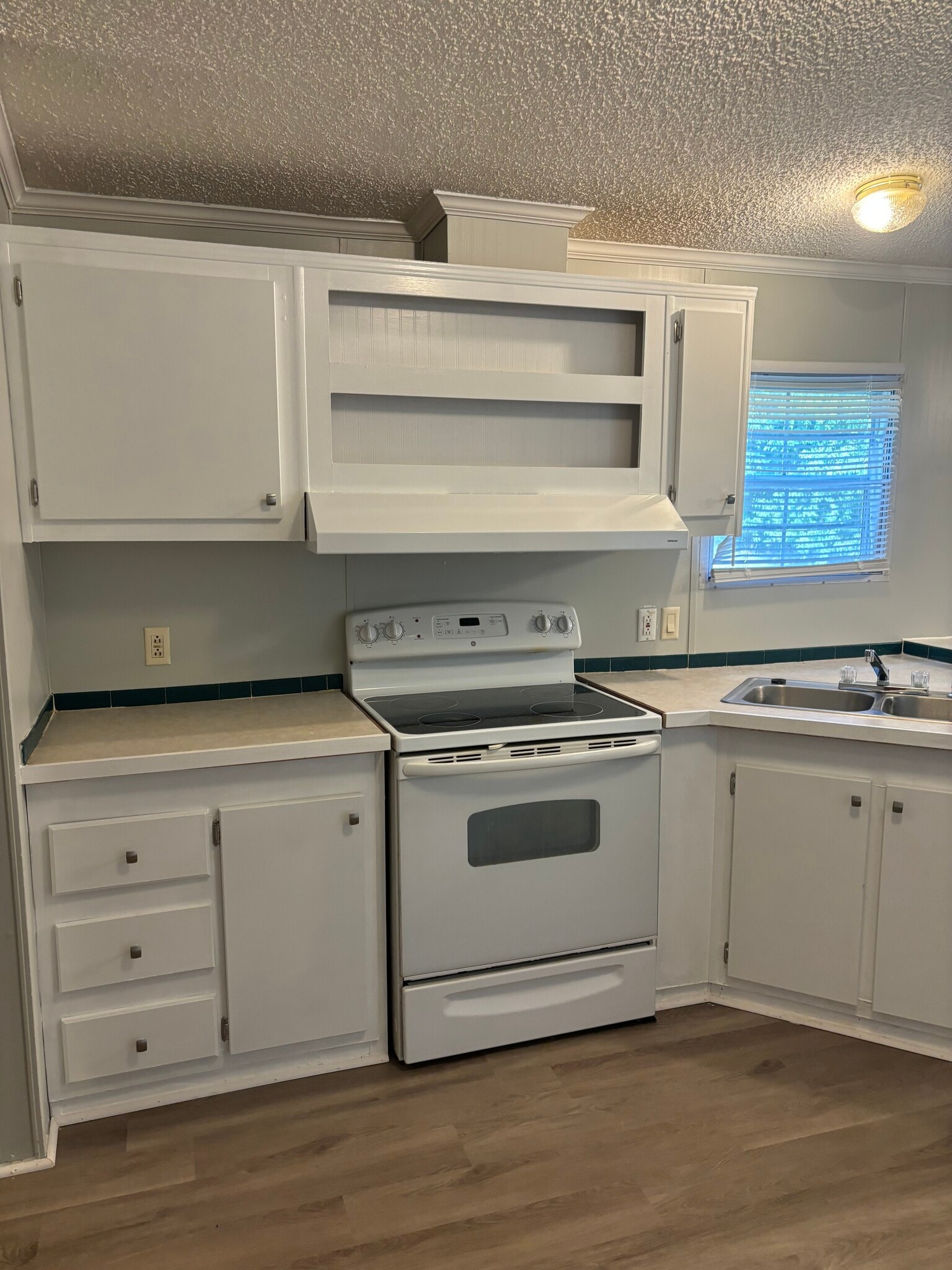 Kitchen - 102 Nina Cir