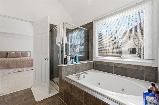 Building Photo - 2050 Willshire Glen