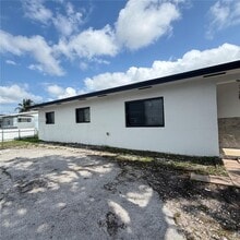 Building Photo - 1410 NW 199th St