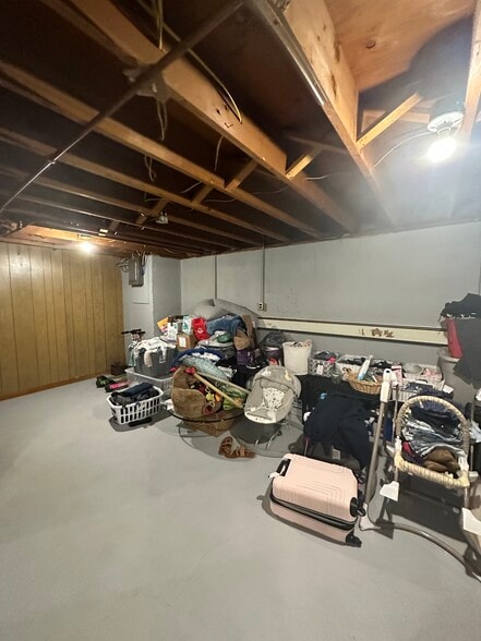 Building Photo - 1323 Cardinal Ln