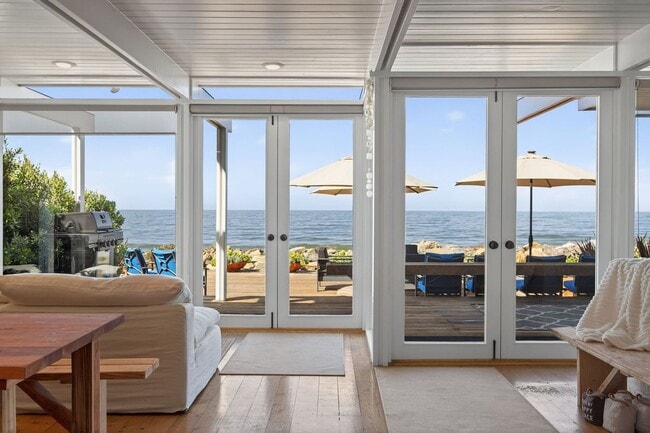Building Photo - 5432 Rincon Beach Park Dr