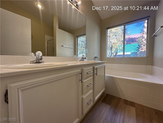 Building Photo - 6009 Kitamaya St