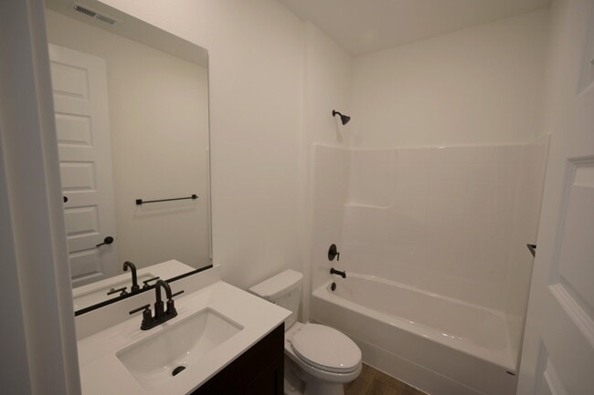 Building Photo - Brand new 2 bed 2 bath home in Rolling Hil...