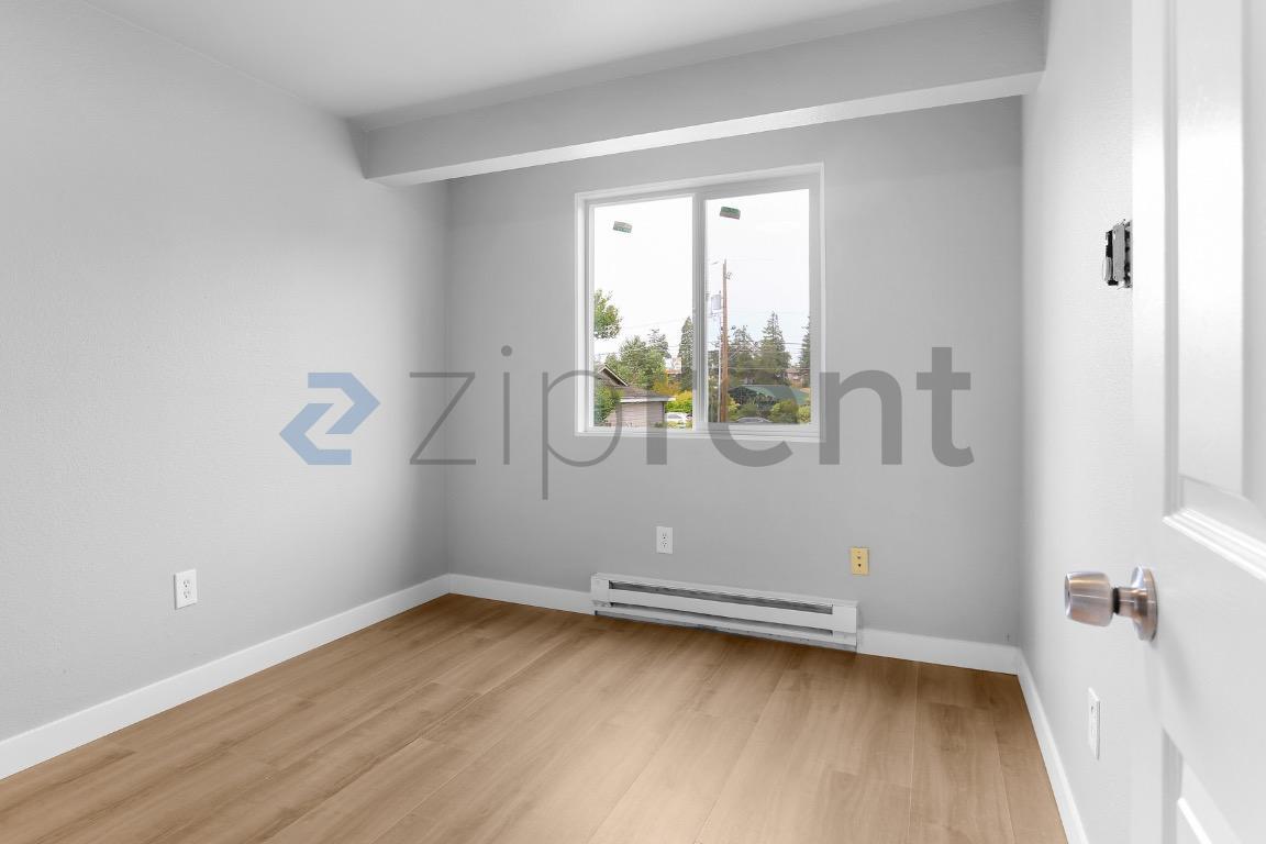 Building Photo - Unit