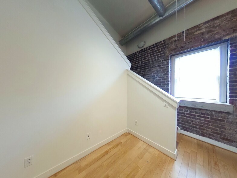 Building Photo - 302 Goshen St