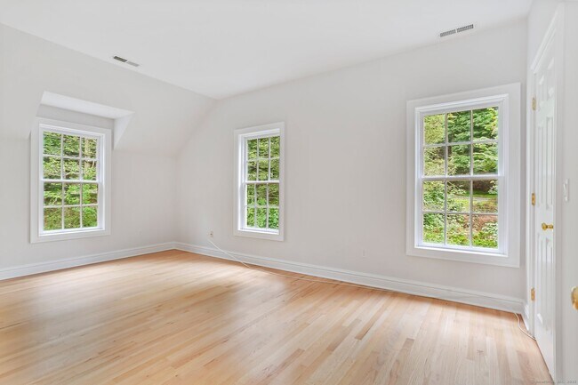 Building Photo - 5 Winthrop Hill