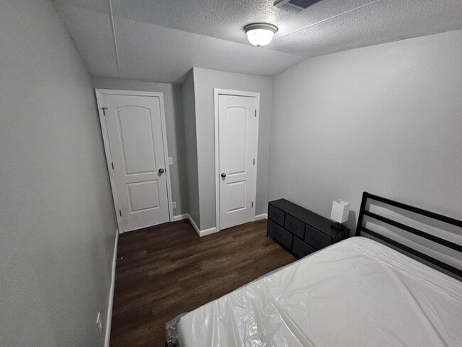 Building Photo - 8144 Hewitt St