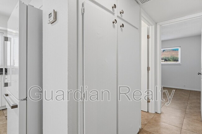 Building Photo - 801 N Major Ave