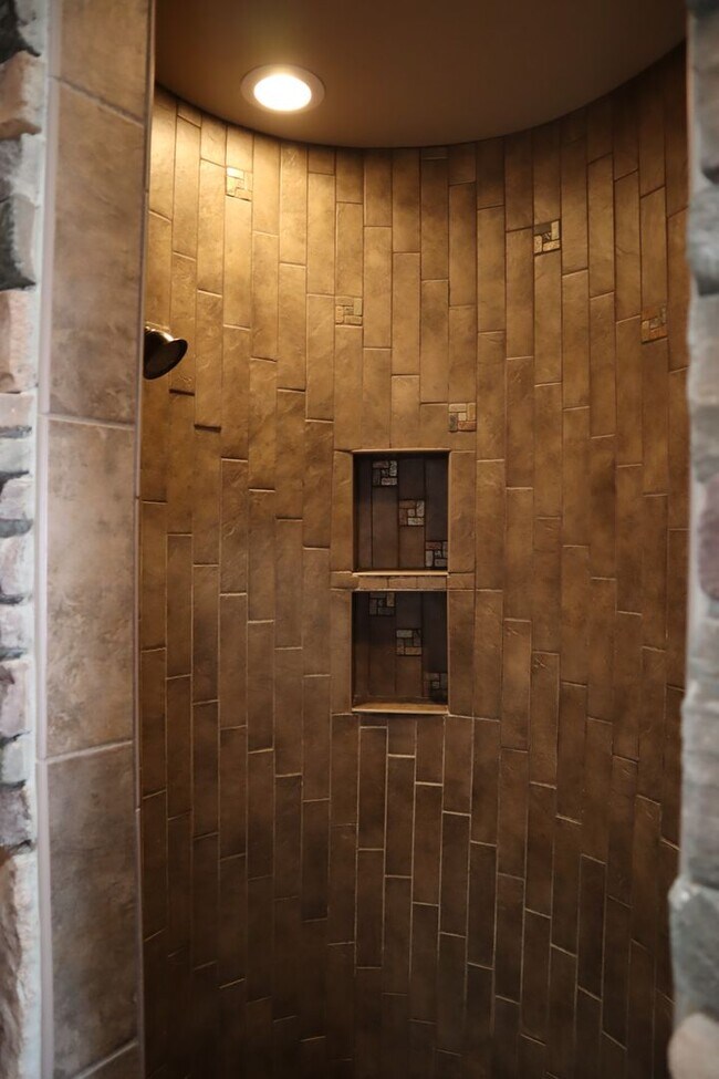 Building Photo - Your own resort! Elegant, Exclusive & Exquisite.