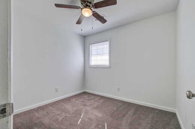 Building Photo - 605 Michigan Ct