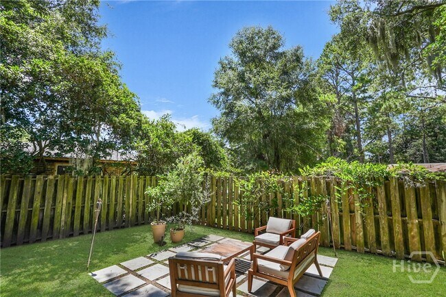 Building Photo - 9 Hillyer Dr