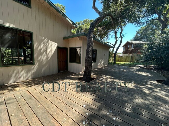 Building Photo - 3BR/ 2BA CARMEL VALLEY RETREAT