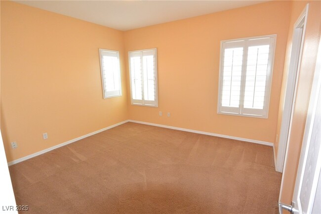 Building Photo - 983 Roseberry Dr