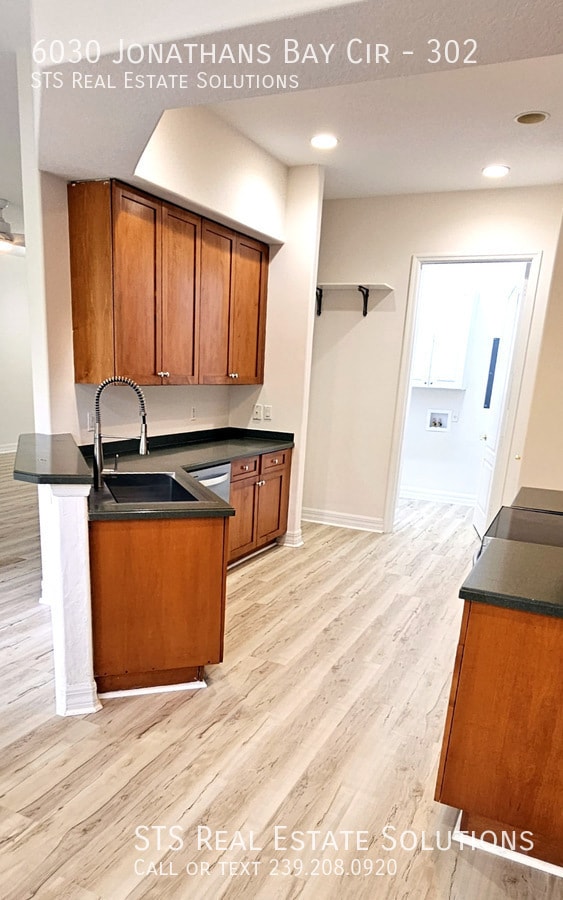 Building Photo - 6030 Jonathans Bay Cir