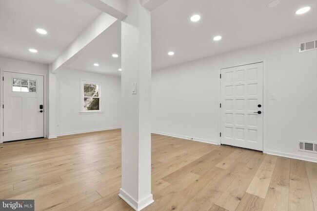 Building Photo - 2339 N Powhatan St