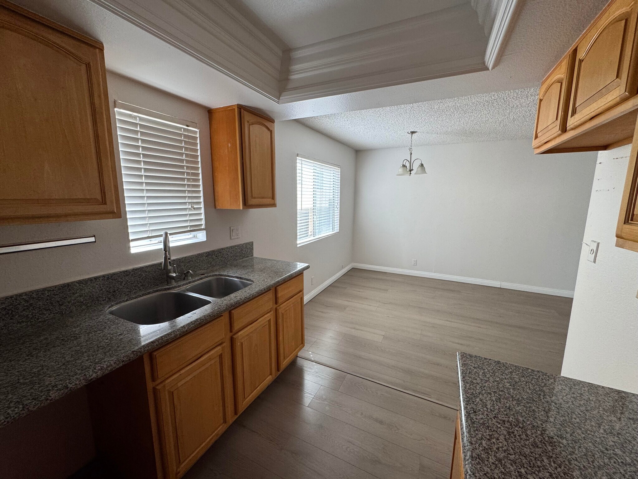 Kitchen - Dining Room - 502 S Garfield Ave