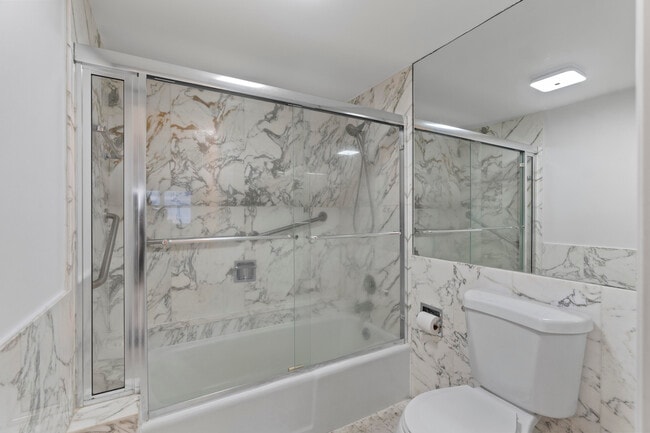 Building Photo - 5100 N Ocean Blvd