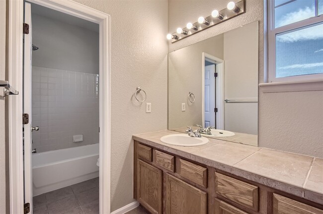 Building Photo - Newly Updated 3 Bedroom, 2 Bath Townhome I...