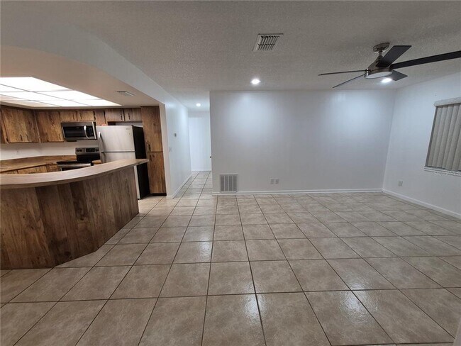 Building Photo - 2924 Ripplewood Dr